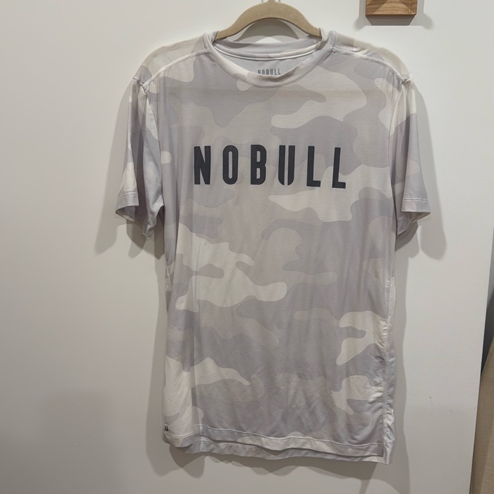 Men’s Nobull white came tee